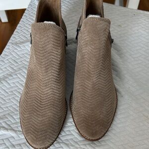 Women’s Tan Suede Ankle Boots